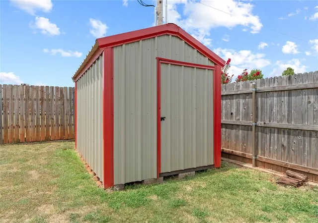 33rd image of 1615 Silver Oak Rd, Blanchard, OK 73010 | MLS# 1242747