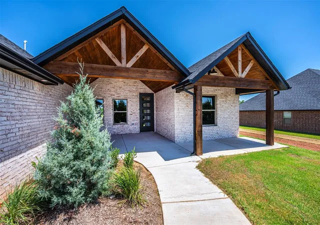 2nd image of 1109 Bridgeview Ln, Tuttle, OK 73089 | MLS# 1242758
