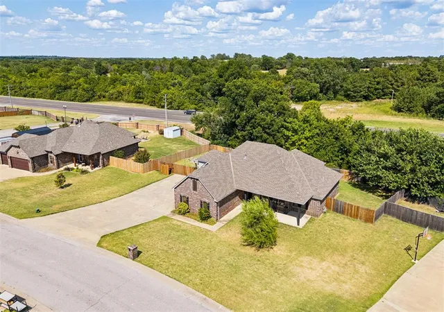 2nd image of 286 Mounds Rd, Harrah, OK 73045 | MLS# 1242759