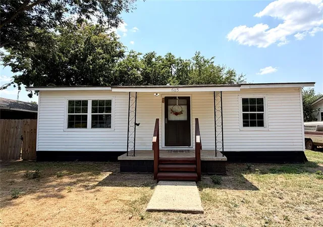 1st image of 603 Nw Pontotoc St, Minco, OK 73059 | MLS# 1242760