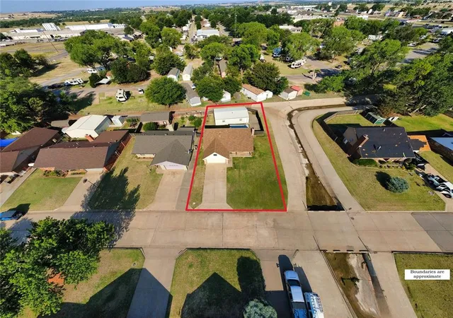 2nd image of 111 Mockingbird Ln, Elk City, OK 73644 | MLS# 1242765