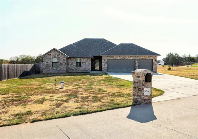Photo 1 of Sale Pending at 9714 Country Side Ln, Guthrie, OK 73044 | MLS# 1242770 | Listing updated on 2026-09-22