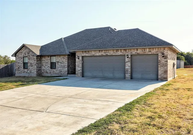 Photo 2 of Sale Pending at 9714 Country Side Ln, Guthrie, OK 73044 | MLS# 1242770 | Listing updated on 2026-09-22