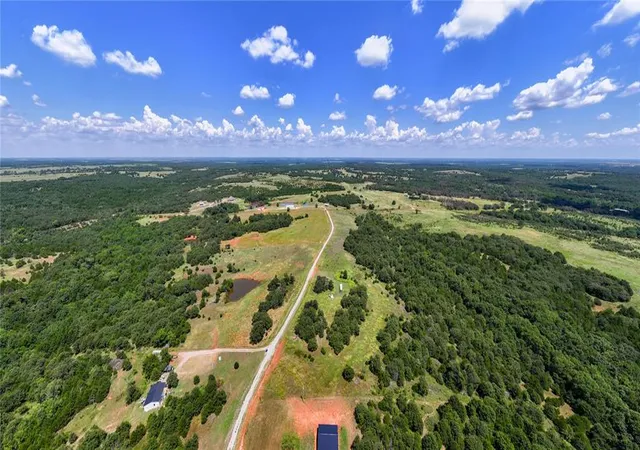 4th image of 21 Hawkstone Rd, Meridian, OK 73058 | MLS# 1242779