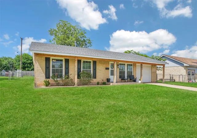 Photo 2 of Sale Pending at 1701 Monroe St, Altus, OK 73521 | MLS# 1242788 | Listing updated on 2026-08-27