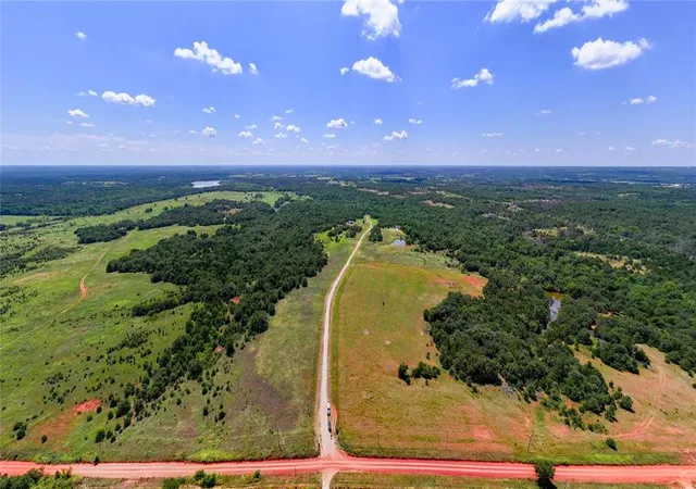 3rd image of 1415 Hawkstone Rd, Meridian, OK 73058 | MLS# 1242790
