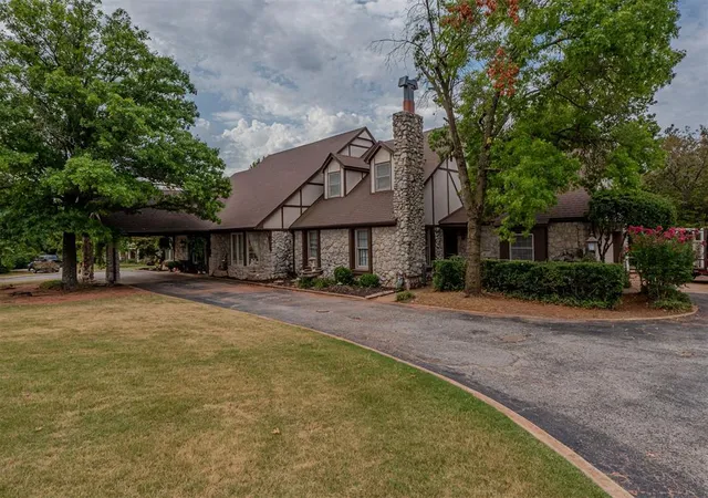 2nd image of 254 N Marshall Dr, Chandler, OK 74834 | MLS# 1242791