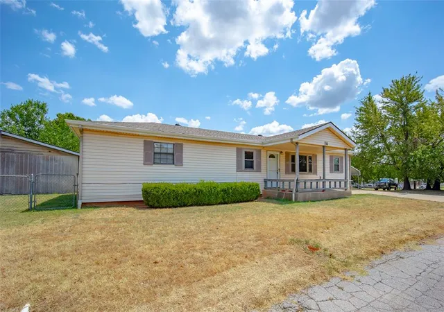 2nd image of 714 N Jefferson Ave, Blanchard, OK 73010 | MLS# 1242794