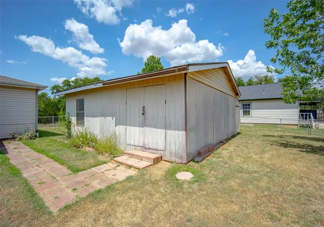 32nd image of 714 N Jefferson Ave, Blanchard, OK 73010 | MLS# 1242794