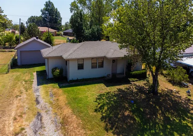 1st image of 912 Birch St, Wellston, OK 74881 | MLS# 1242810