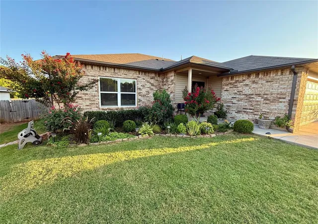 2nd image of 906 River Run Dr, Noble, OK 73068 | MLS# 1242820