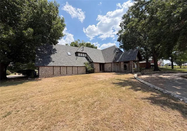 4th image of 2317 Robinwood Cir, Shawnee, OK 74801 | MLS# 1242823