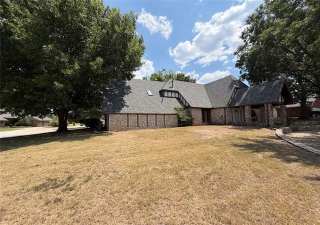 5th image of 2317 Robinwood Cir, Shawnee, OK 74801 | MLS# 1242823