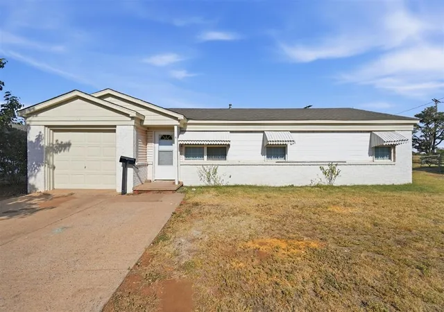 Photo 1 of Single family home for sale at 1072 Elk St, Altus, OK 73521 | MLS# 1242826 | Listing updated on 2026-09-30