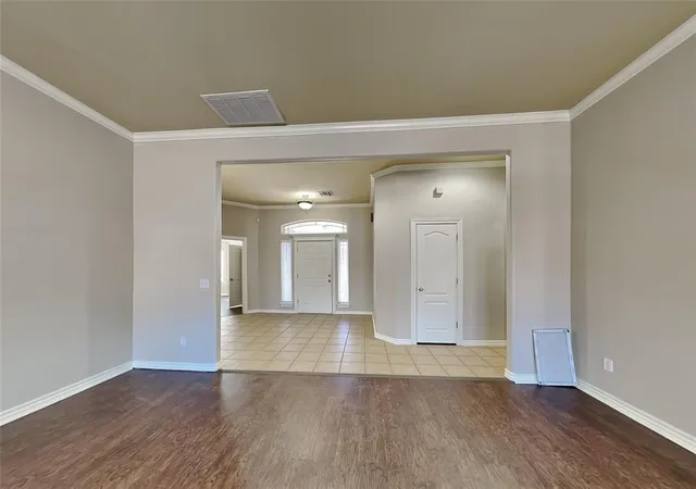3rd image of 13812 Teagen Ln, Yukon, OK 73099 | MLS# 1242828