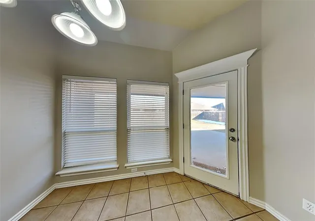 4th image of 13812 Teagen Ln, Yukon, OK 73099 | MLS# 1242828