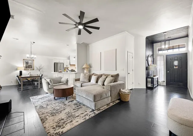 Photo 4 of Sale Pending at 17025 Woodvine Dr, Edmond, OK 73012 | MLS# 1242852 | Listing updated on 2026-08-26