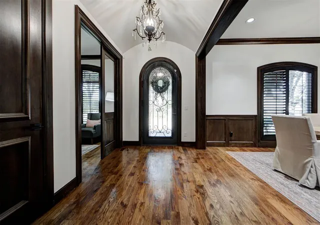Photo 3 of Sale Pending at 6716 Oak View Rd, Edmond, OK 73025 | MLS# 1242857 | Listing updated on 2026-08-07