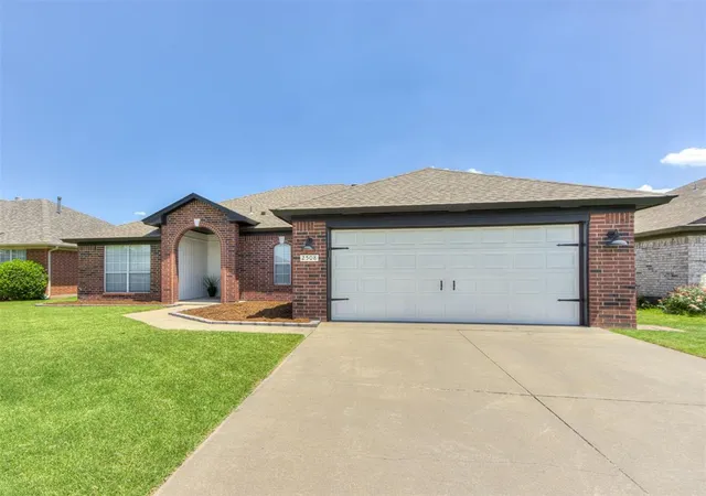 Photo 2 of Sale Pending at 2508 Port Rush Dr, Moore, OK 73160 | MLS# 1242859 | Listing updated on 2026-08-09