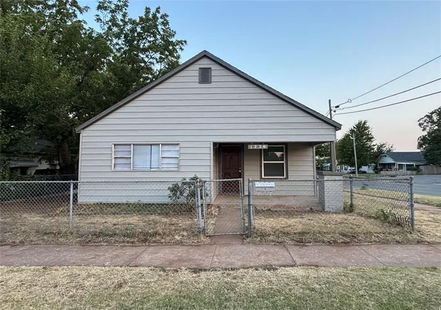 1st image of 1230 W Modelle Ave, Clinton, OK 73601 | MLS# 1242866