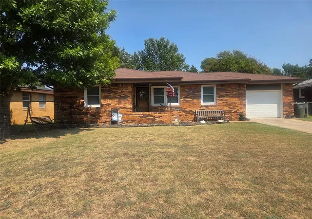 1st image of 1728 S Walnut St, Pauls Valley, OK 73075 | MLS# 1242878