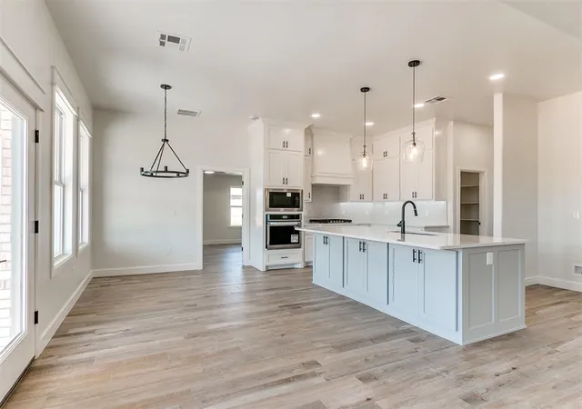 Photo 3 of Sale Pending at 4433 Raymond Ln, Guthrie, OK 73044 | MLS# 1242892 | Listing updated on 2026-09-04