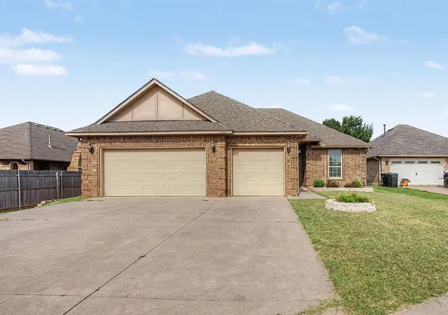 Photo 2 of Sale Pending at 3109 Loren Ave, Moore, OK 73160 | MLS# 1242893 | Listing updated on 2026-08-19