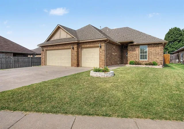 Photo 3 of Sale Pending at 3109 Loren Ave, Moore, OK 73160 | MLS# 1242893 | Listing updated on 2026-08-19