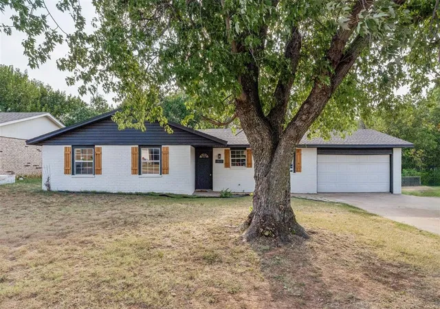 3rd image of 1017 Pinebrook Dr, Guthrie, OK 73044 | MLS# 1242896