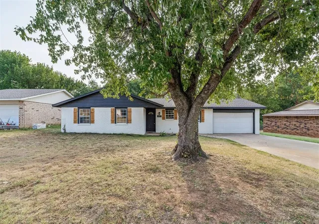 4th image of 1017 Pinebrook Dr, Guthrie, OK 73044 | MLS# 1242896