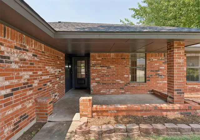 Photo 2 of Single family home for sale at 1617 Shadow Ct, Edmond, OK 73013 | MLS# 1242897 | Listing updated on 2026-10-19