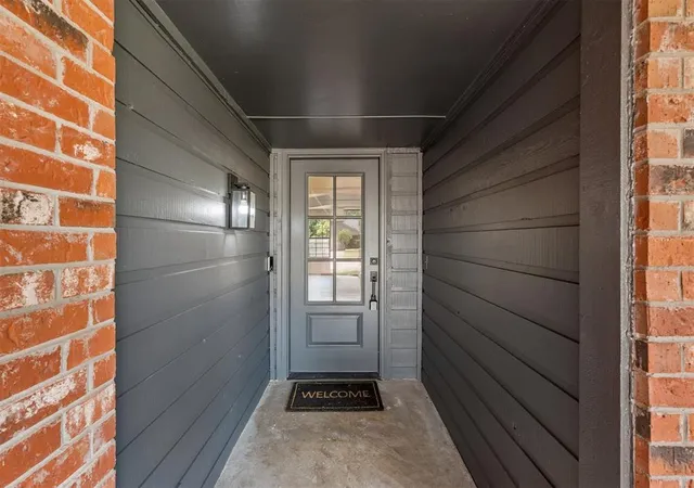 Photo 3 of Single family home for sale at 1617 Shadow Ct, Edmond, OK 73013 | MLS# 1242897 | Listing updated on 2026-10-19