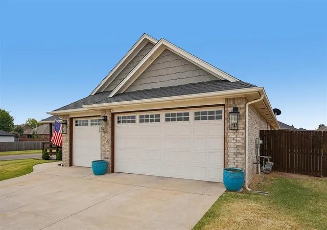 2nd image of 414 Megan Ln, Blanchard, OK 73010 | MLS# 1242900