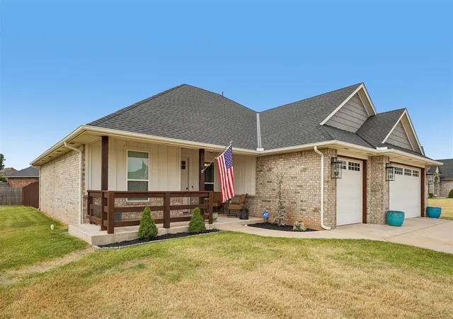 3rd image of 414 Megan Ln, Blanchard, OK 73010 | MLS# 1242900