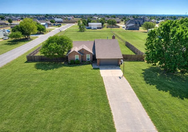 Single family home for sale at 524 NE Antelope St, Piedmont, OK 73078 | MLS# 1242905