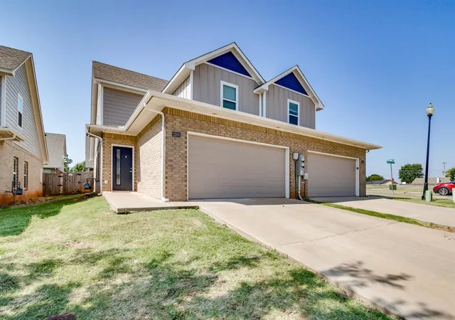 image of 2208 Camino Del Plaza Ln, Edmond, OK 73013 | MLS# 1242906