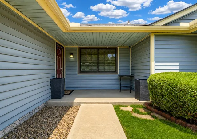 Photo 4 of Sale Pending at 8033 NW 113th Street, Oklahoma City, OK 73162 | MLS# 1242915 | Listing updated on 2026-09-01