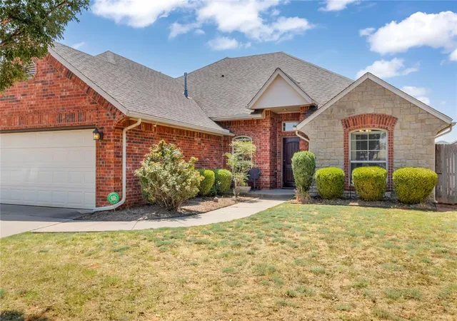 3rd image of 566 W Hunters Court Wy, Mustang, OK 73064 | MLS# 1242916