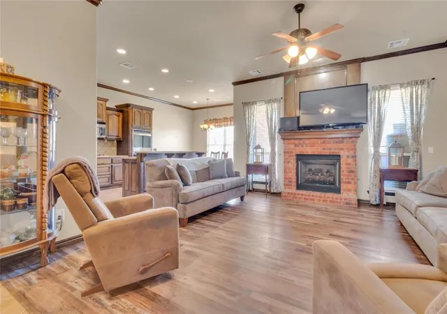 4th image of 566 W Hunters Court Wy, Mustang, OK 73064 | MLS# 1242916