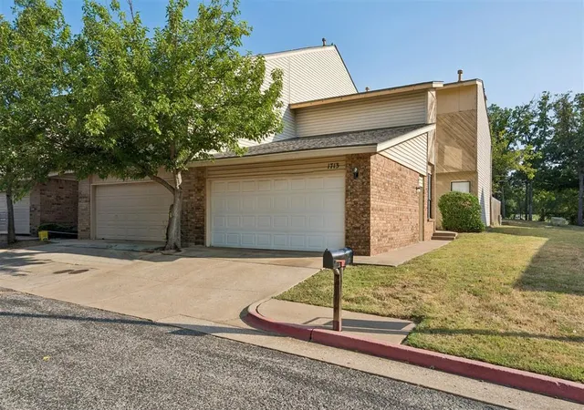2nd image of 1713 Windhill Ave, Edmond, OK 73034 | MLS# 1242922