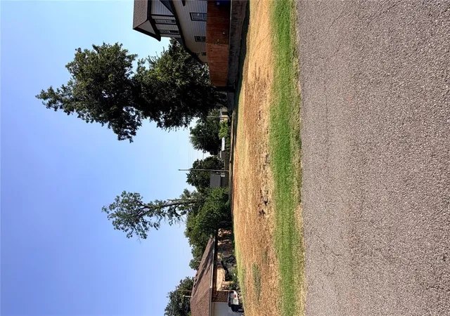 2nd image of 1005 W London Ave, El Reno, OK 73036 | MLS# 1242923