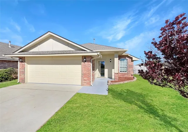 Photo 1 of Sale Pending at 2165 Robin Ridge Ln, Edmond, OK 73012 | MLS# 1242926 | Listing updated on 2026-08-17