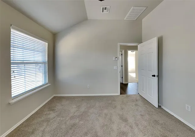 Photo 4 of Sale Pending at 2165 Robin Ridge Ln, Edmond, OK 73012 | MLS# 1242926 | Listing updated on 2026-08-17