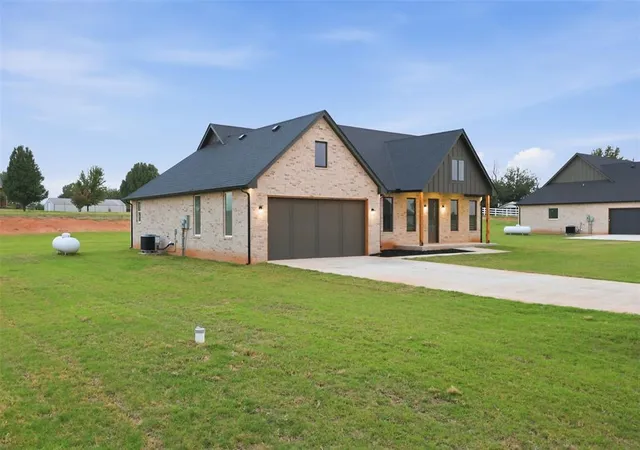 Photo 2 of Single family home for sale at 2153 Providence Way, Crescent, OK 73028 | MLS# 1242928 | Listing updated on 2026-08-27