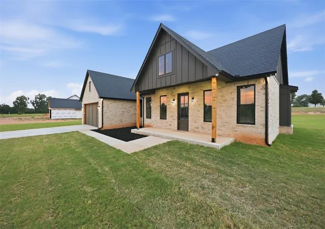 Photo 4 of Single family home for sale at 2153 Providence Way, Crescent, OK 73028 | MLS# 1242928 | Listing updated on 2026-08-27