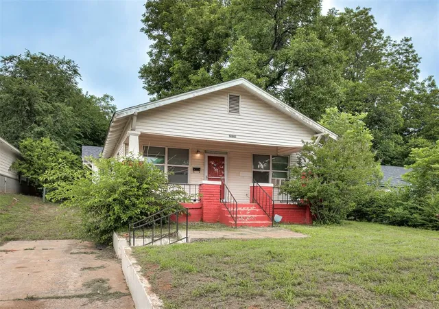 2nd image of 2109 Ne 12th St, Oklahoma City, OK 73117 | MLS# 1242934