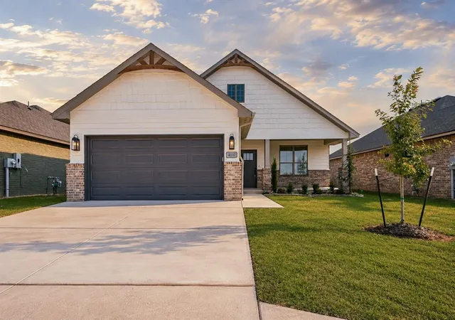 Photo 2 of Single family home for sale at 4116 Overlook Pass, Edmond, OK 73025 | MLS# 1242942 | Listing updated on 2026-09-01