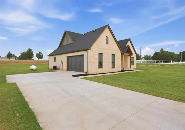 Photo 3 of Single family home for sale at 2179 Providence Way, Crescent, OK 73028 | MLS# 1242943 | Listing updated on 2026-08-27