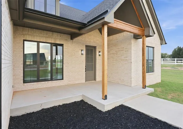 Photo 4 of Single family home for sale at 2179 Providence Way, Crescent, OK 73028 | MLS# 1242943 | Listing updated on 2026-08-27