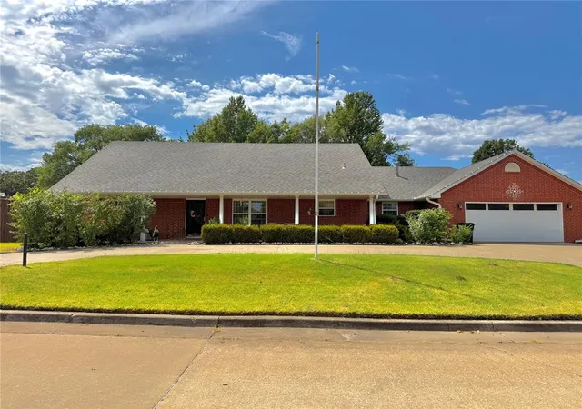 Photo 1 of Single family home for sale at 502 Pool Ln, Shawnee, OK 74801 | MLS# 1242971 | Listing updated on 2026-08-23